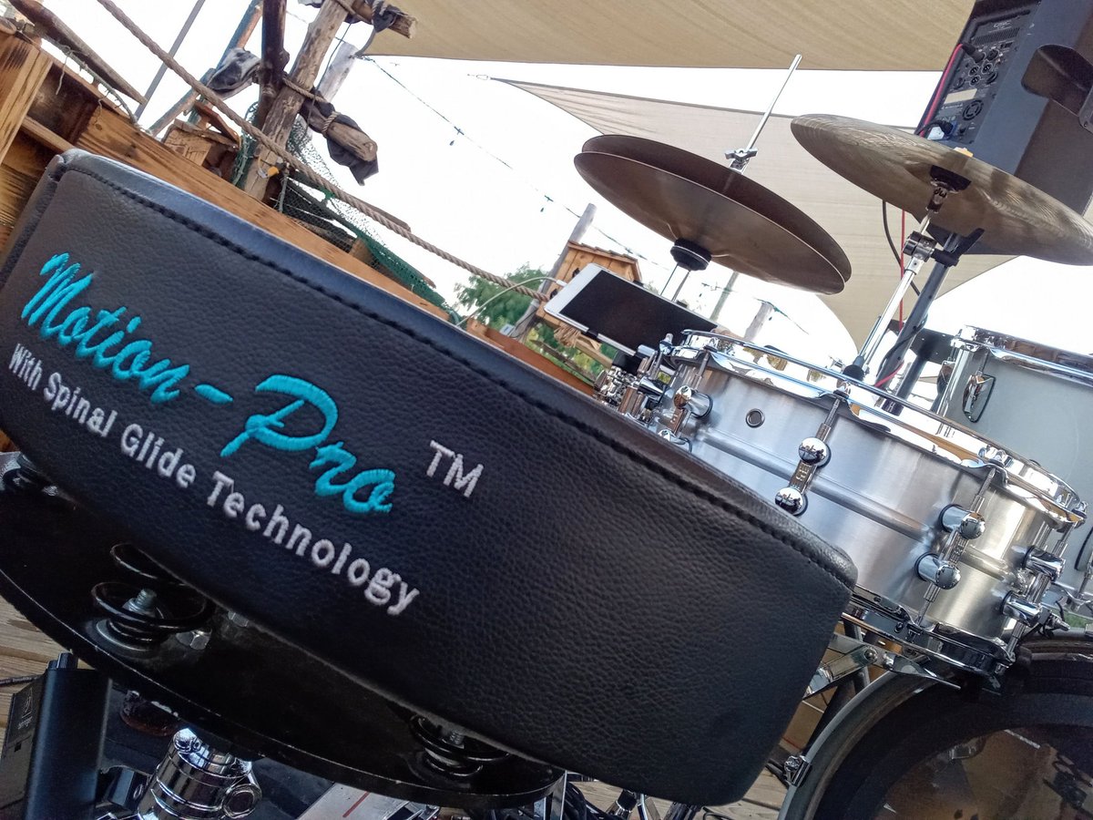 DPattersonMusic's tweet photo. On the drums tonight for @SusanHickman in Kemah, TX.
#drummer #giglife #drumset #drums @SalyersPerc @tnrproducts @CYMPAD_USA @ImpCymbals @sonordrumco @PearlDrumCorp #thedrumwallet #motionprodrumthrones #dannypattersonmusic https://t.co/pT7zrgtx4p