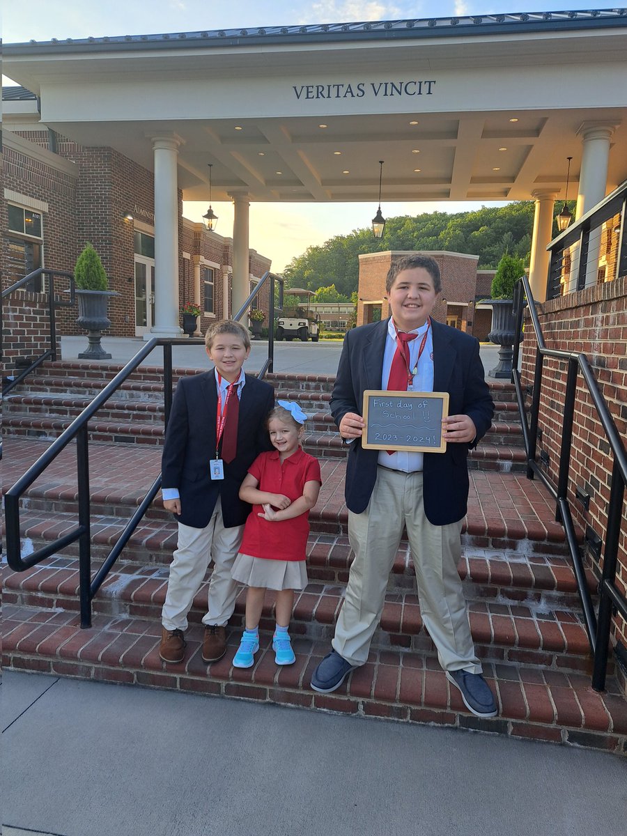 EliseDemoss's tweet photo. Back to school 23/24. https://t.co/rQvxAEhZjL