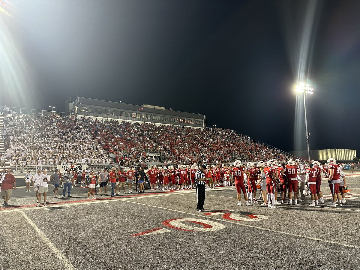 JacobCersosimo's tweet photo. This is the crowd for a high school football game. There’s only one place to be on Friday nights in Nixa.

@OzarksOzone @nixaathletics @NixaFootball https://t.co/2cMIRAYhFs