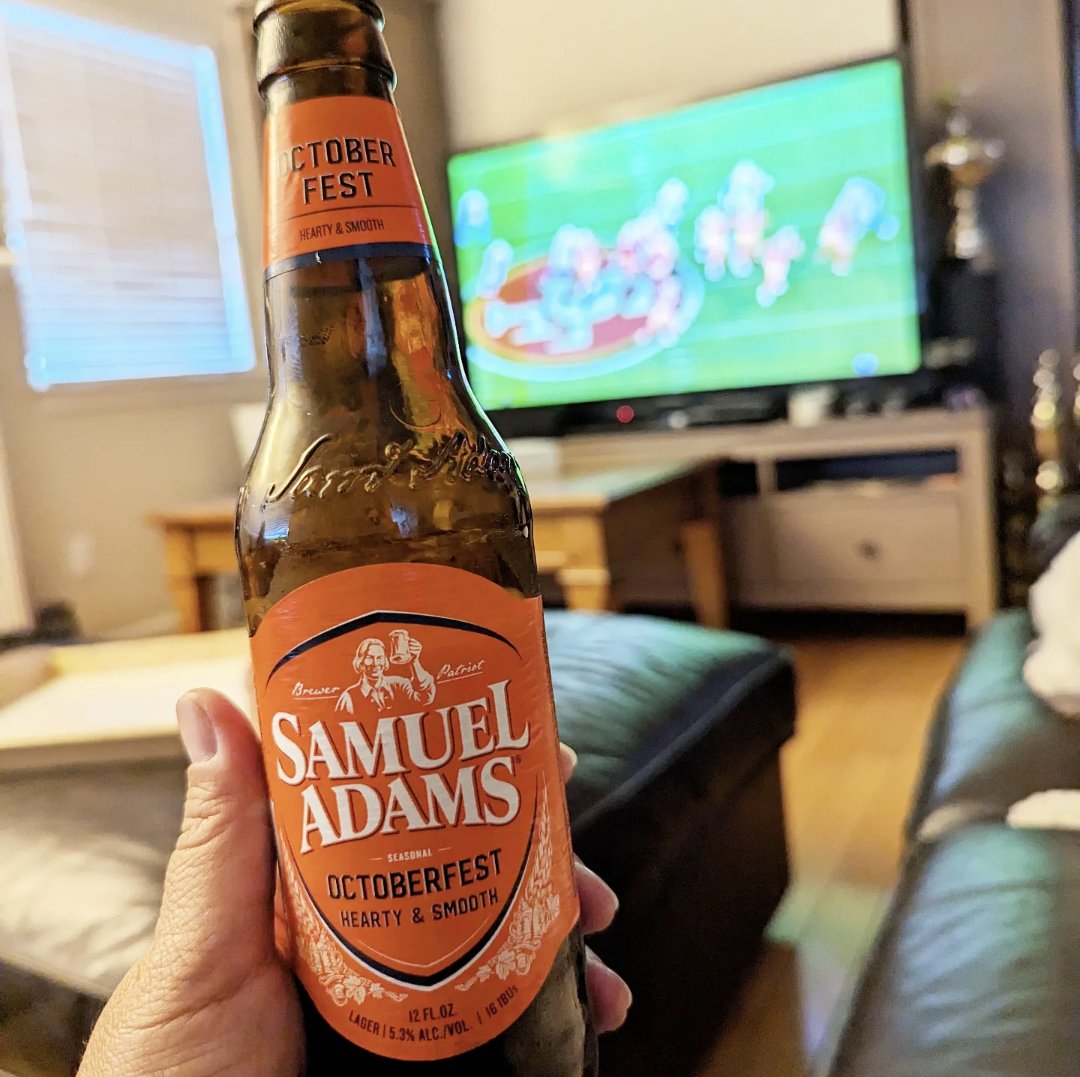 Nothing better than an Octoberfest and football!  Cheers to Friday! 🏈❤️💛

#football #niners #forty #fortyniners #sf #sanfrancisco #beer #samueladams #sanfran