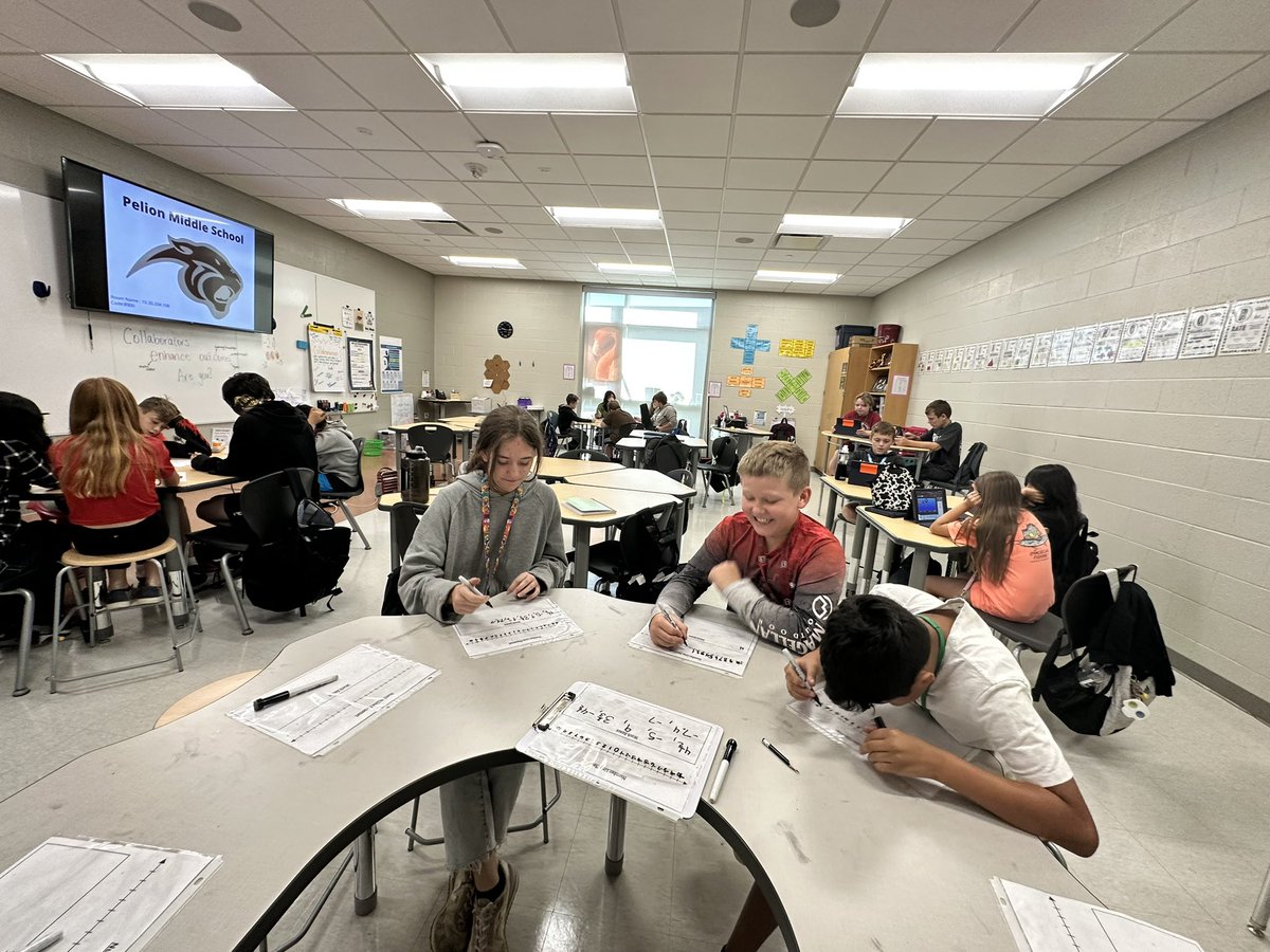 BWood_1988's tweet image. Math stations at its finest!! #smallgroup #independent #tech #handson Love what I do! @pelion_middle