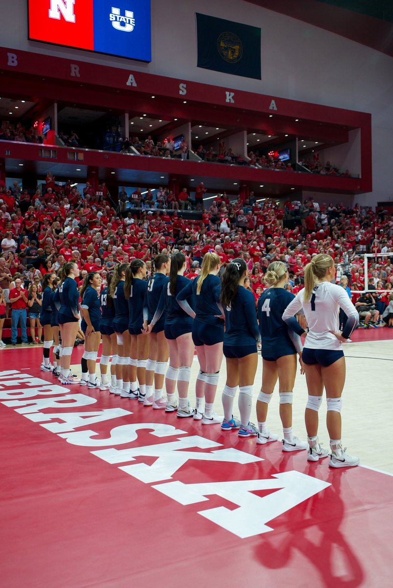USUVolleyball's tweet photo. Just the beginning for this team🤘 https://t.co/Rrf3AZzZBJ