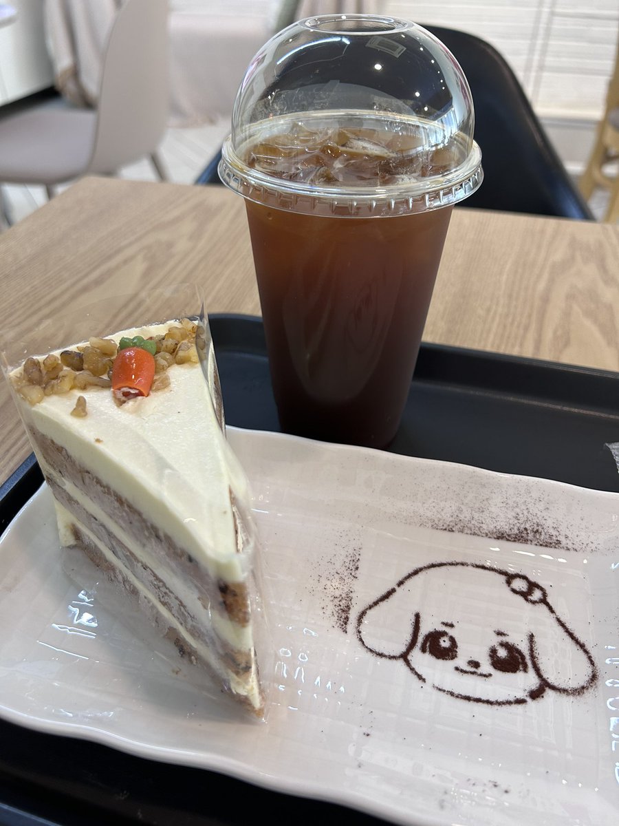 lunlun188's tweet photo. 一進咖啡廳就是IVE的歌
馬上嗨起來🤩🤩🤩
滿滿的安員十分幸福呢⋯
最棒的是！甜點旁邊有小康安幾🥹
取餐的時候被可愛到
祝我們안녕즈生日快樂🫶🏻

#Hello_Princess
#안녕즈_공주님들_생일파티 https://t.co/aoGLfIxGAo