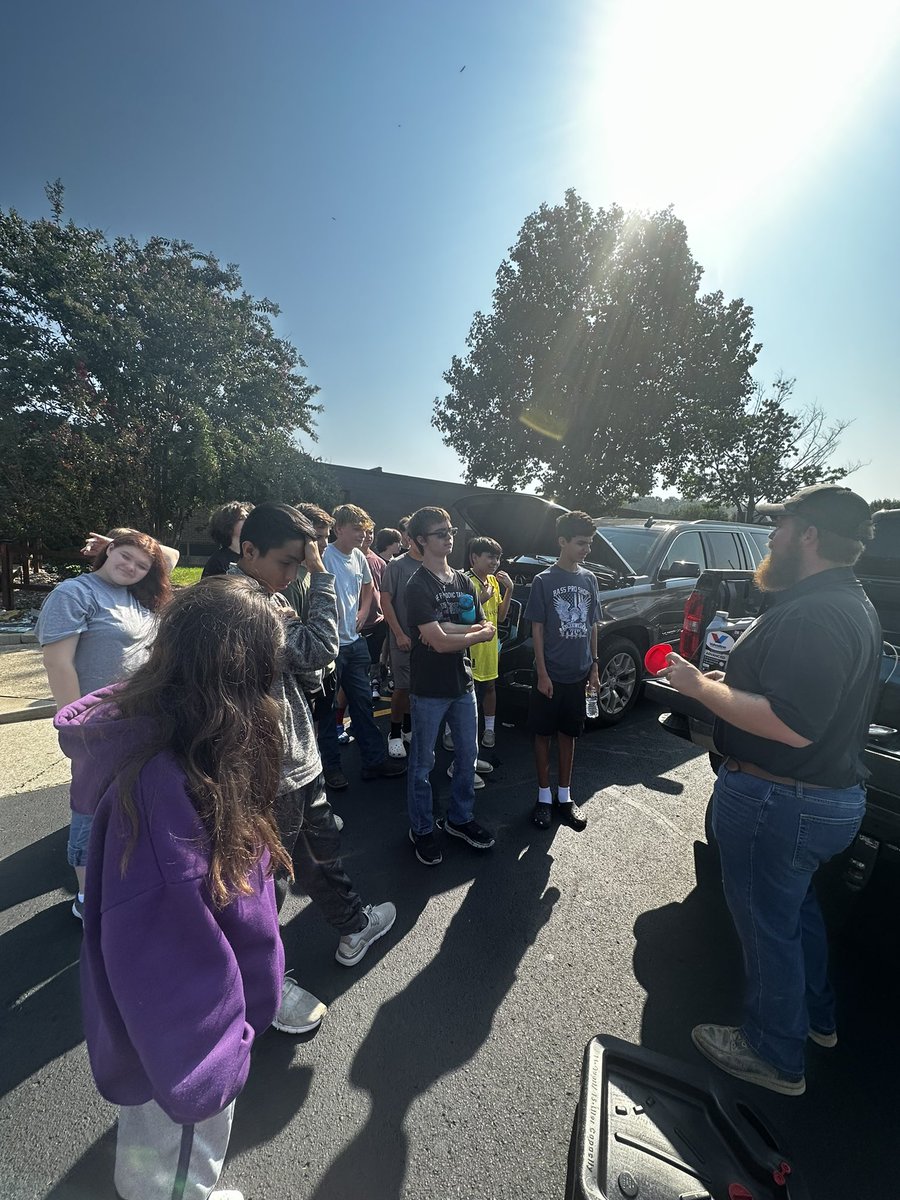 HMSIndians's tweet photo. A huge thank you to Kris Fisher, Mrs. Alexis’ husband! He is a superintendent for a general contracting company, but he has a huge love for cars! He came to show our Auto students how to change the oil in a truck! #ccsdtn #inyourcorner #PodiumProud #ExploratoryRA https://t.co/DWVl1mmxkE