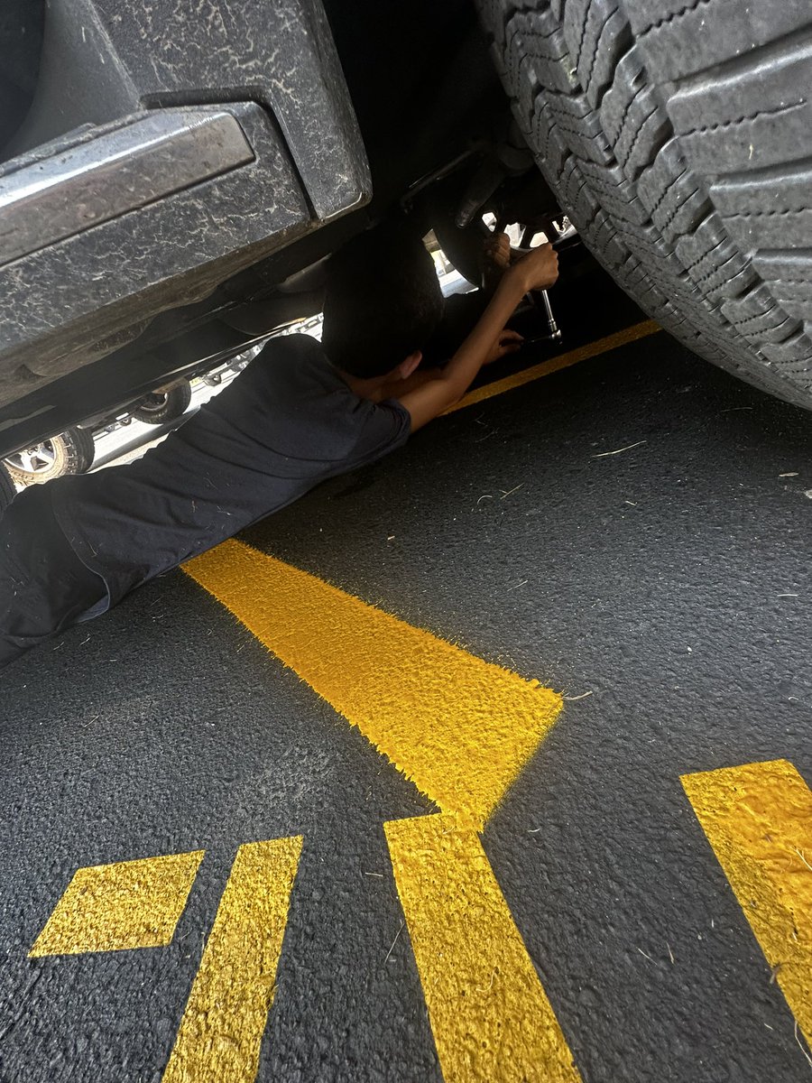 HMSIndians's tweet photo. A huge thank you to Kris Fisher, Mrs. Alexis’ husband! He is a superintendent for a general contracting company, but he has a huge love for cars! He came to show our Auto students how to change the oil in a truck! #ccsdtn #inyourcorner #PodiumProud #ExploratoryRA https://t.co/DWVl1mmxkE