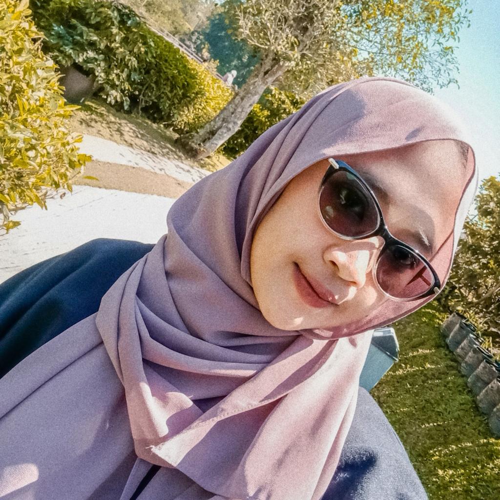 Tersenyum walau gelap :)