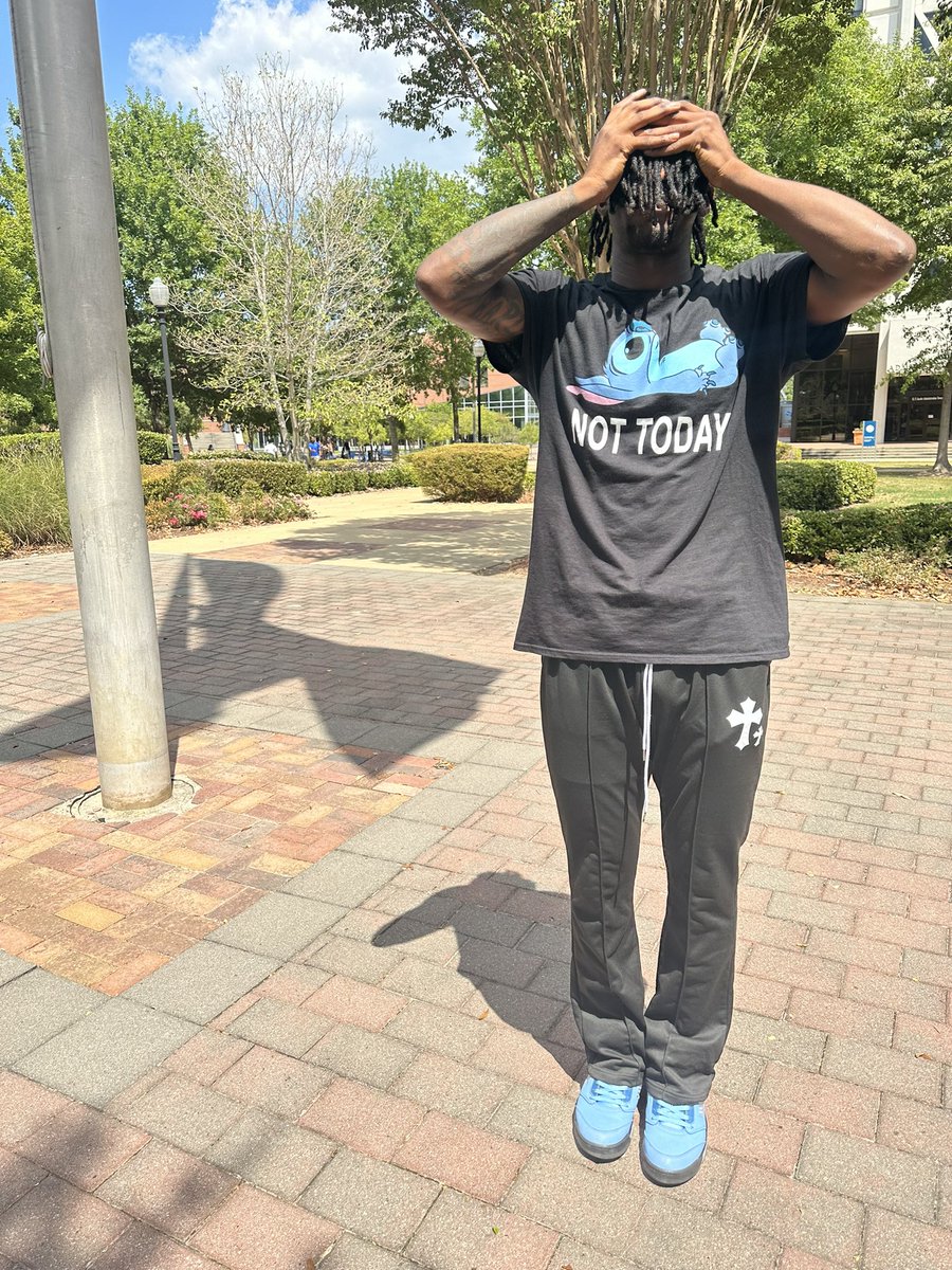 4Quez_'s tweet photo. I'm 20 wtf🤣🥲 https://t.co/rhVPZmM804