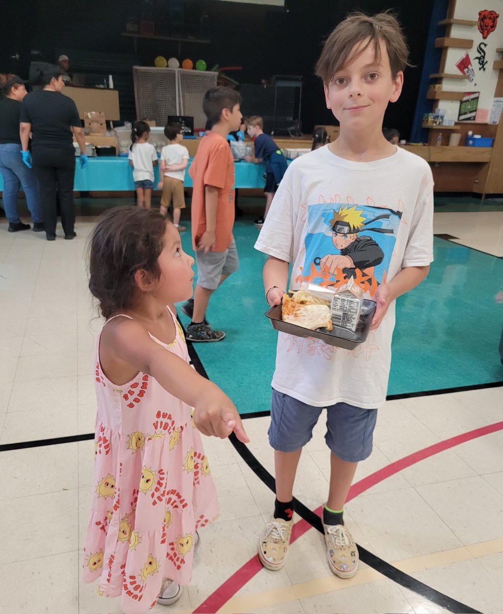 5th grade buddies asking if they can help kindergarten at lunch- my ❤️ swells w pride watching these 5th grade leaders <a href="/D100Piper/">Piper School</a>