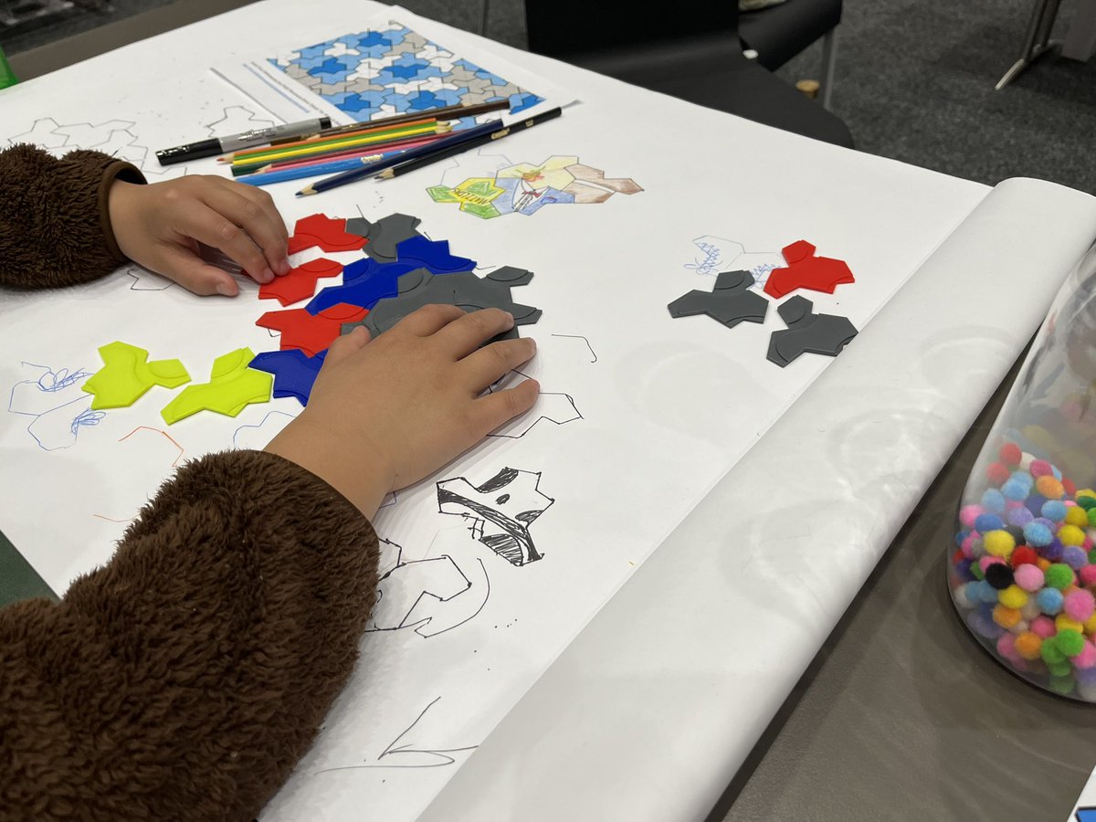 Dr Katherine Seaton (@maths_kath) on Twitter photo A hat, a shirt or maybe some boots? Like nothing a crystallographer has ever seen. Except at #BraggYourPattern A hat, a shirt or maybe some boots? Like nothing a crystallographer has ever seen. Except at #BraggYourPattern