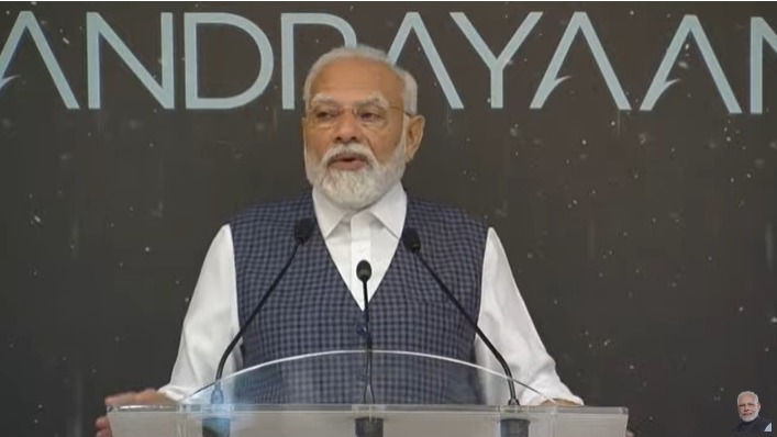 #ISRO चंद्रयान-3 का लैंडर चांद पर जहां हुआ लैंड, उसे 'शिवशक्ति' Point नाम से जाना जाएगा, पीएम मोदी ने ISRO में किया ऐलान, वही पीएम मोदी ने कहा कि 23 अगस्त को नेशनल स्पेस डे मनाया जाएगा

#ShivShakti #PMModi #Chandrayaan3 #ISRO #Bengaluru  <a href="/narendramodi/">Narendra Modi</a> <a href="/isro/">ISRO</a>