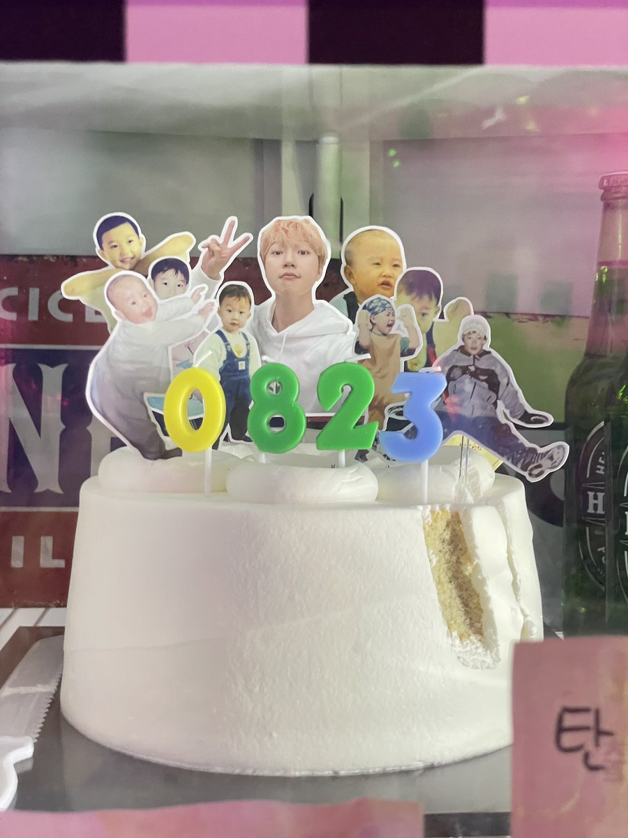 bohoonieluv's tweet photo. 7. RockStar Is Born 🎸🤘🏻⭐️

#채보훈 #더베인
#RockStar_Is_Born
#I_AM_NOT_SAFE
#보훈아생일축하해 https://t.co/qfjP0Oeddf