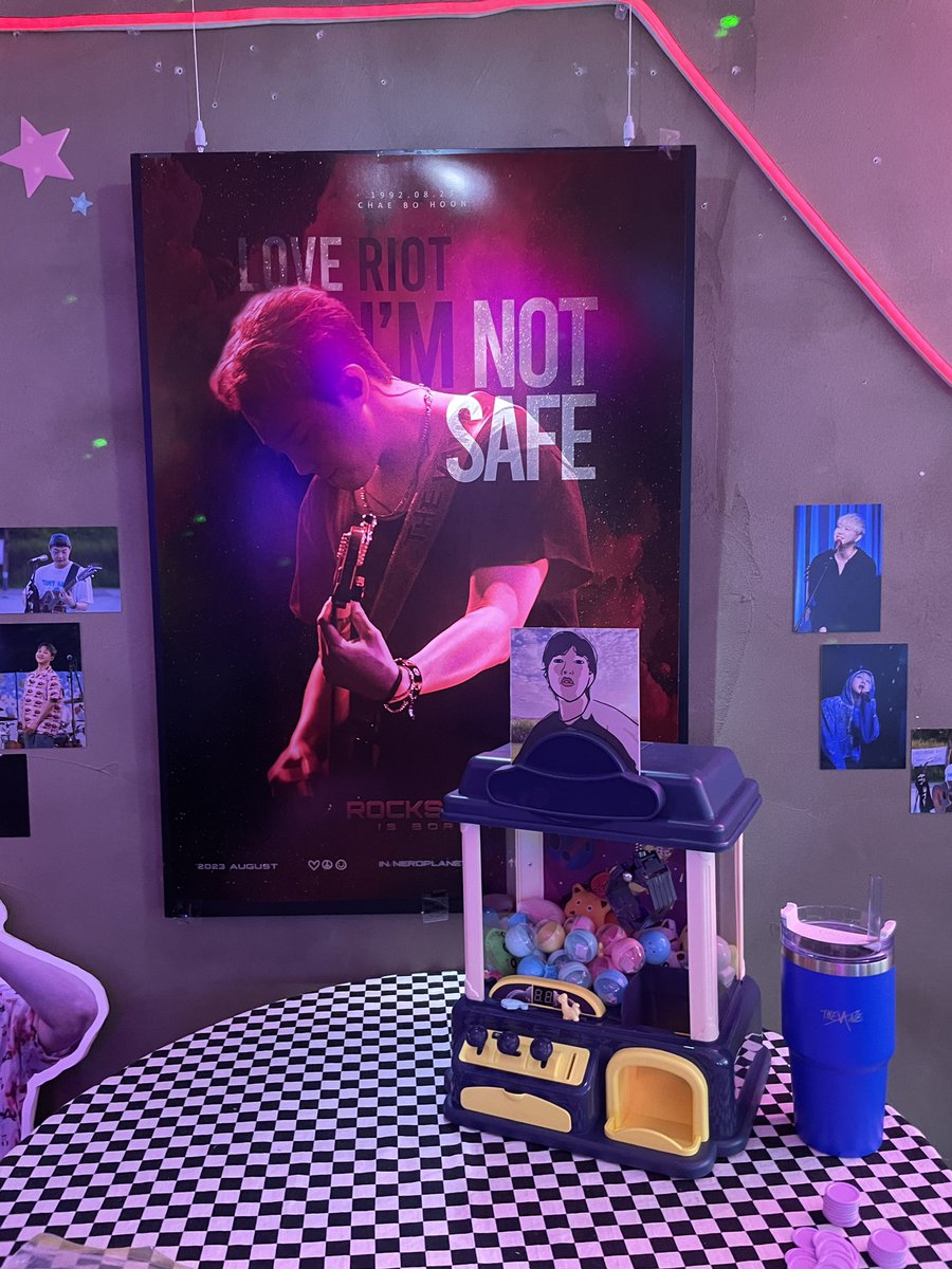 bohoonieluv's tweet photo. 7. RockStar Is Born 🎸🤘🏻⭐️

#채보훈 #더베인
#RockStar_Is_Born
#I_AM_NOT_SAFE
#보훈아생일축하해 https://t.co/qfjP0Oeddf