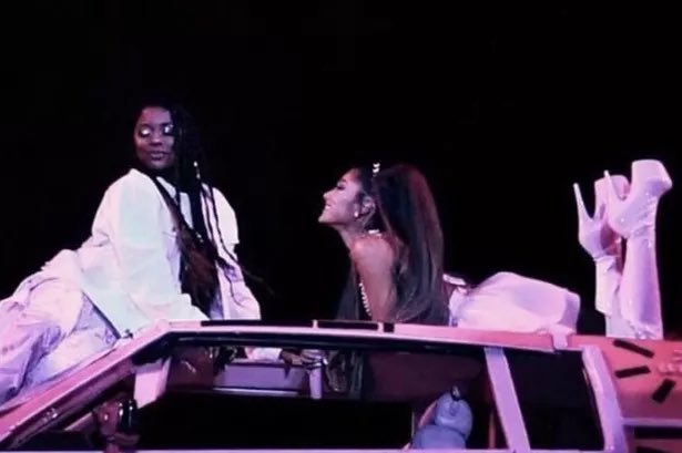 BuzzingPop's tweet photo. Victoria Monét and Ariana Grande are currently the only female artists in the top 10 on US iTunes Albums chart. https://t.co/194PdB10Wk