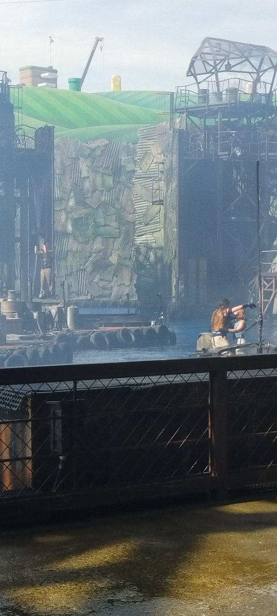 pink_Lemonkun's tweet photo. @USJ_Official おめでとうです！
この煙の感じも大好き！ https://t.co/yaZvazP6A1