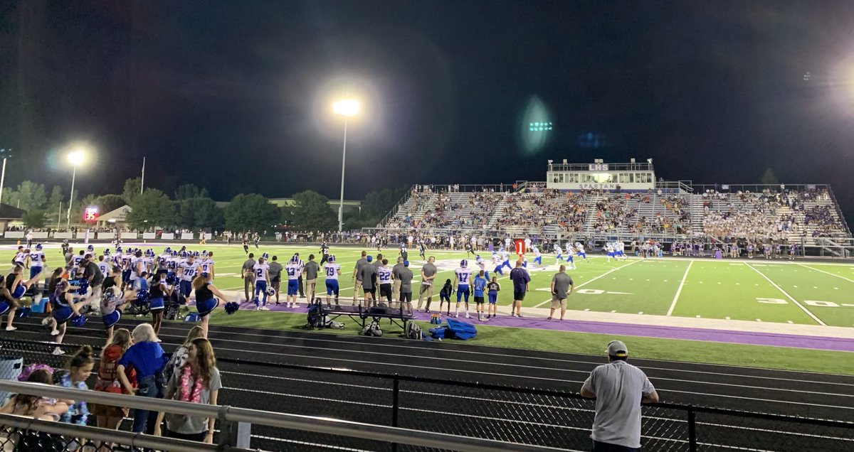 Rob_Ridgeway's tweet photo. Friday night lights. Final HC 33 Lakeview 32. A great rivalry game. Go Beavers! https://t.co/SvGN8jysDk