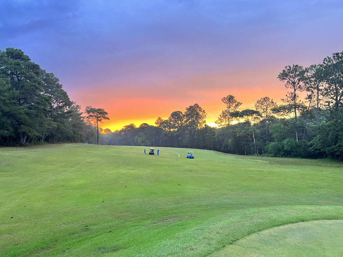 cesjimc's tweet image. Cada puesta de sol es una obra maestra de Dios. ✨