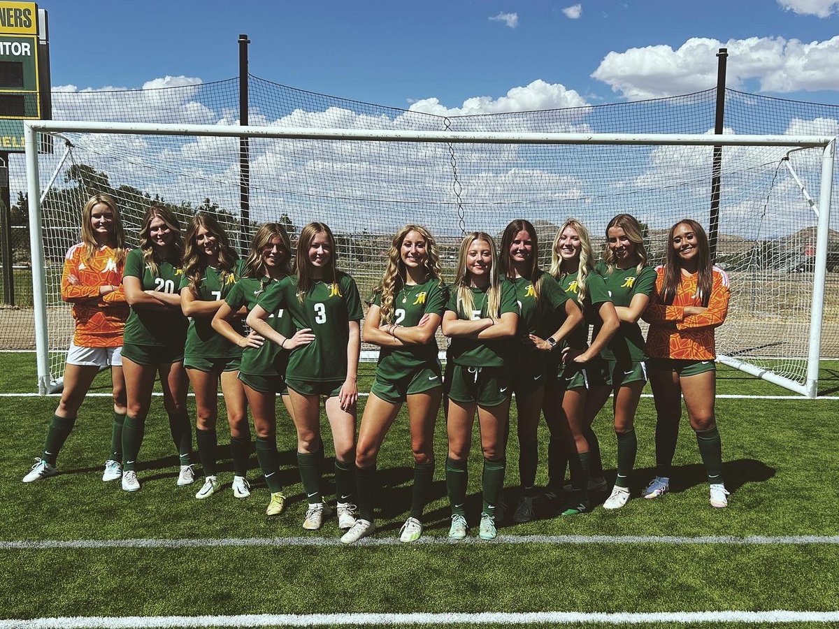 danitaylor2024's tweet photo. So excited to be starting my final season with these girls〽️💚 https://t.co/OPxt9Rnroi