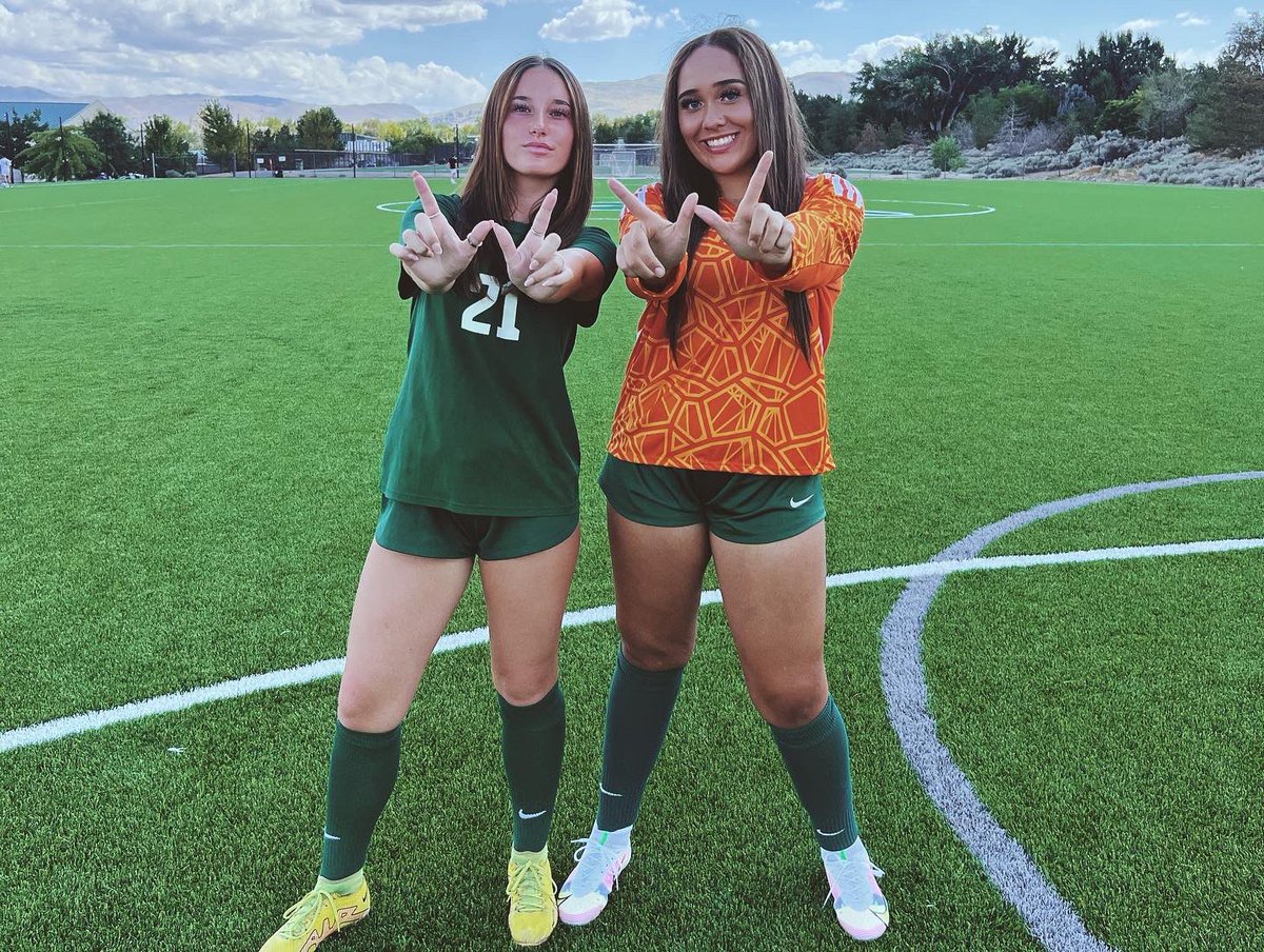danitaylor2024's tweet photo. So excited to be starting my final season with these girls〽️💚 https://t.co/OPxt9Rnroi