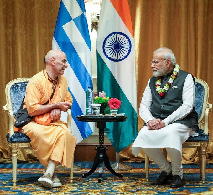 MoneycontrolH's tweet photo. #inpictures📸 - पीएम नरेंद्र मोदी ने ग्रीस में इस्कॉन के प्रमुख गुरु दयानिधि दास से मुलाकात की. पीएम ने 2019 में भारत में हुई अपनी मुलाकात को याद किया. उन्हें ग्रीस में इस्कॉन की गतिविधियों के बारे में जानकारी दी गई..
.
.
.
.
#PMModi #NarendraModi #Greece #ModiInGreece https://t.co/cqKH0RVX9H