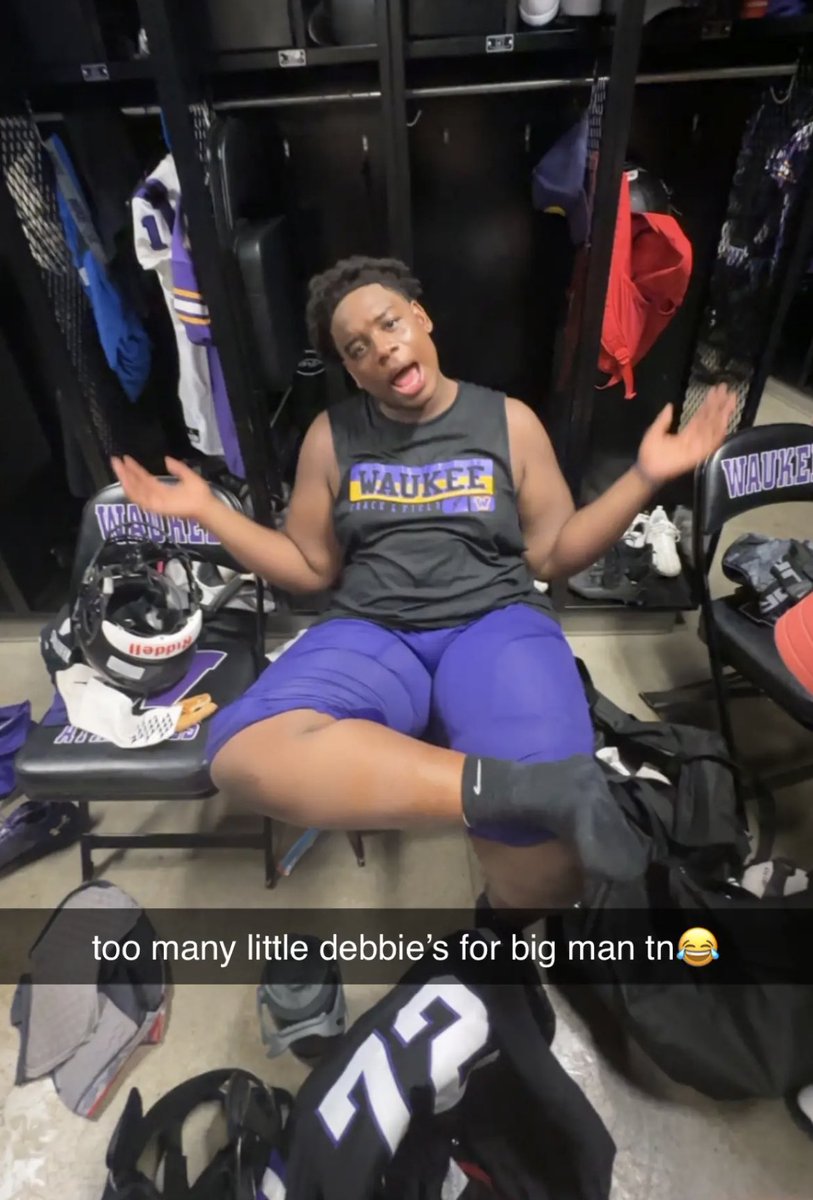 Kee_Barstool's tweet image. @barstoolames WHAT HAPPENEDDDDDD HOW U GONNA LET "#75" BITCH U