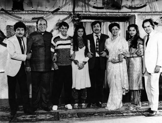 CinemaRareIN's tweet photo. #BiwiHoToAisi completes 35 years of its release today! 

Directed by #JKBihari, featuring #Rekha and #FarooqShaikh in the lead roles, it also marked the debut of @BeingSalmanKhan and #RenuArya. 

#35YearsOfSalmanKhan https://t.co/UiLjnP1zvu