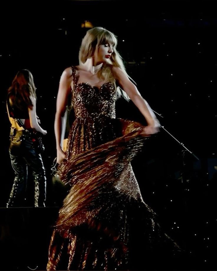 LaPuercaylor's tweet photo. 💬| Taylor Swift al público esta noche 

“He soñado con presentarme en Mexico desde que comencé a hacer música, y ustedes son incluso mejor de lo que soñé”.  #MexicoCityTSTheErasTour https://t.co/Kd9oBwzRGt