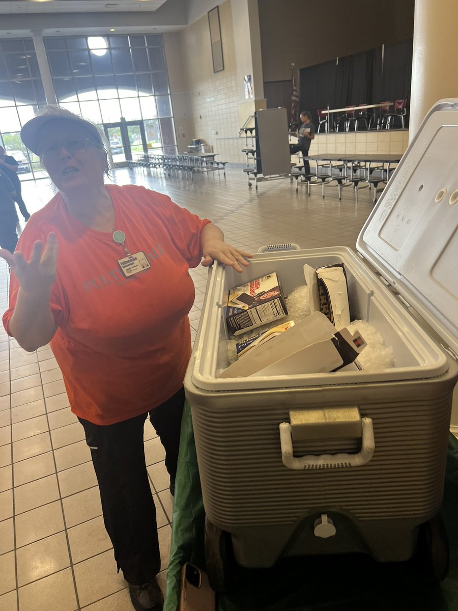 tkbondman's tweet photo. There’s nothing like ending Friday with the Happy Cart!  Thank you Fultondale WinnDixie for donating  ice cream treats for our teachers after a long hot week. @FultondaleElem @NicoleDonnell2  #imagine https://t.co/IvAFP1cShX