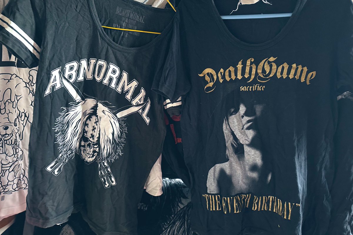 lonely_dix01's tweet photo. 過去のTシャツ準備してたら多すぎて笑った
2007〜2011まで
#theGazettE
#blackmoral
#radmarket https://t.co/F6U95nahRC