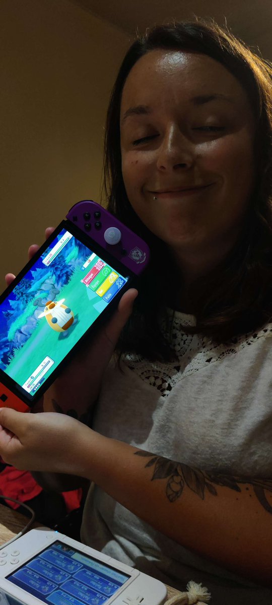 Crikzik shiny seulement 73 rencontres plus tard après bidoof 

Vous voyez sur cette photo que je suis heureuse mdr c’est le 2eme que je trouve sur ma shasse de Lixy. 
Go phase 4 😂

Mais c’est quand même un doublé pour moi à L’IRL donc une certaine satisfaction quand même !