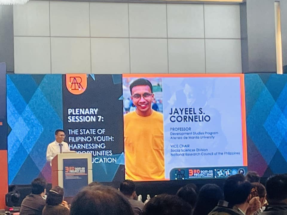 jayeel_cornelio's tweet image. Sched was tight, but couldn&apos;t say no to teachers. You can always count on them, esp the ones from the regions, to be most engaging. And indeed they were. Thank you, fellow teachers, for your deep concern for our youth. And thanks to DOST-SEI for bring them together!👐#ProjectSTAR