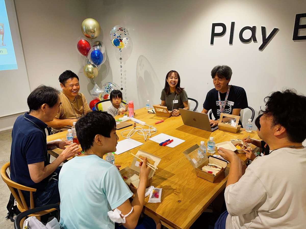 Uzabase_Tech's tweet photo. プログラミング教室のあとは、エンジニアとランチタイム👧🍴
「プログラミングやってみてどうだった?」「エンジニアさんに聞きたいことあるかな?」
本日はNewsPicksのユーザーの方も沢山参加してくださっています!
https://t.co/tRMPLgqp8m #PlayEngineering #ユーザベース #NewsPicks https://t.co/abgqxgy6y2