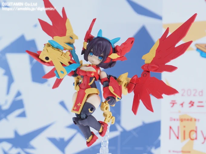 小っちゃくて可愛い #デスクトップアーミー からティタニア四神シリーズ最後の1体「ティタニア朱雀」のデコマスが #メガホビEXPO で公開されました。楽しいギミック満載。生意気な表情替えパーツがお気に入りです!