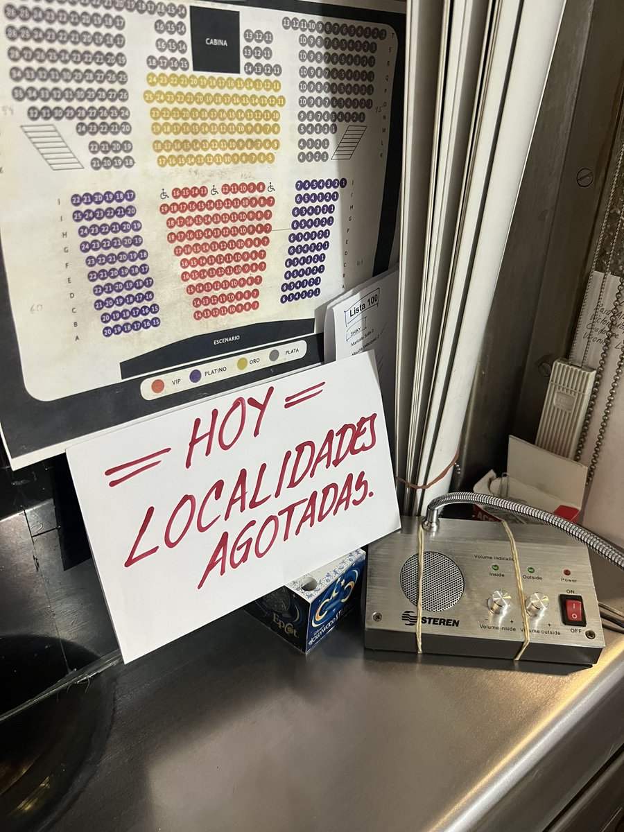 Así hoy…
Lavar, Peinar y Enterrar.
<a href="/LavarPeinarMx/">LAVAR, PEINAR Y ENTERRAR MX</a> <a href="/TeatroXola/">TEATRO XOLA</a> 
Gracias Dios.