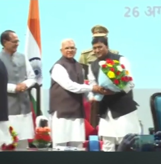 गौरी शंकर बिसेन राजेंद्र शुक्ला व राहुल लोधी ने मंत्री पद की शपथ ग्रहण की।
