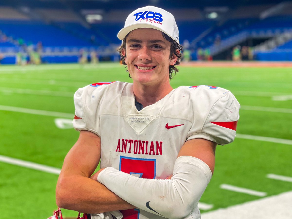 The Highpoint Signs and Apparel Players of the Game go to Landon Prouty and Raleigh Strode.

Combining for 3 TDs and an INT by Raleigh, they were dominant in their win tonight over Holy Cross. Expect both of them to be impact players for the Apaches the rest of the season.