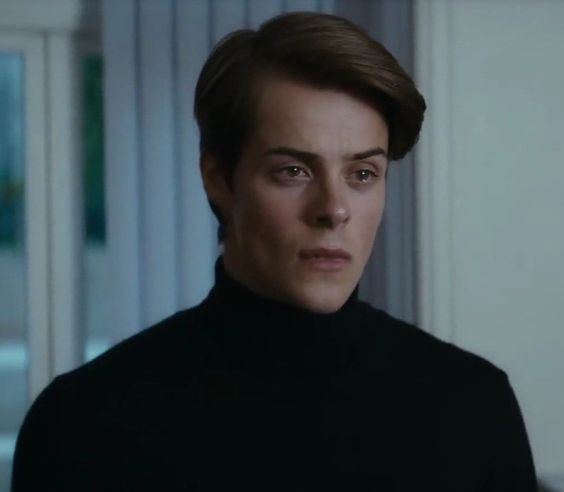 marvelisabitch's tweet photo. im gonna miss him sm  #RagnarokNetflix https://t.co/sU1Vz1RgMM
