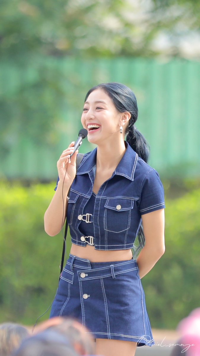Daniel_samoye's tweet photo. 230826 음중 미니팬미팅

오늘의 해바라기 🌻

#지효 #JIHYO #志效 #TWICE #트와이스 https://t.co/xpGGstWsYn