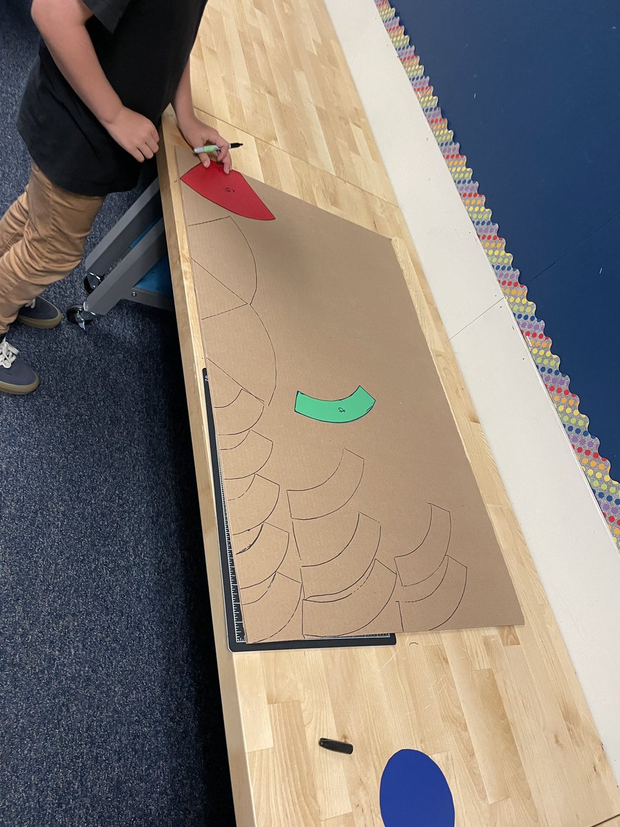 mrssnyder007's tweet photo. What can I say?! Today we wrapped up the 1st week of rotations thru @VIDASHARKS iStudio with @Mr_Brumbaughโs design lab. Sts practiced elements of the 1st Dimension of Product Design by using templates, box cutters & hot glue to assemble superhero shields. #innovatedesigncreate https://t.co/9EklSBaj2j