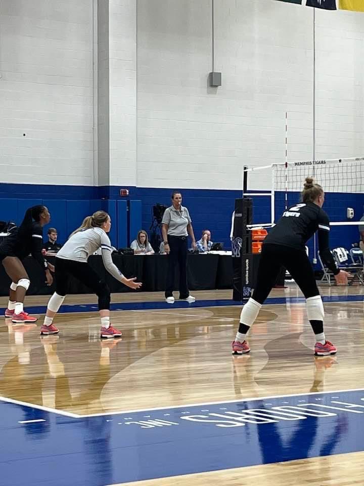 AbiSchlueter's tweet photo. Together never felt so good! #2 #9 TABI #memphistigers #GoTigersGo #memphisvolleyball #dakotavb https://t.co/uKmjynoval