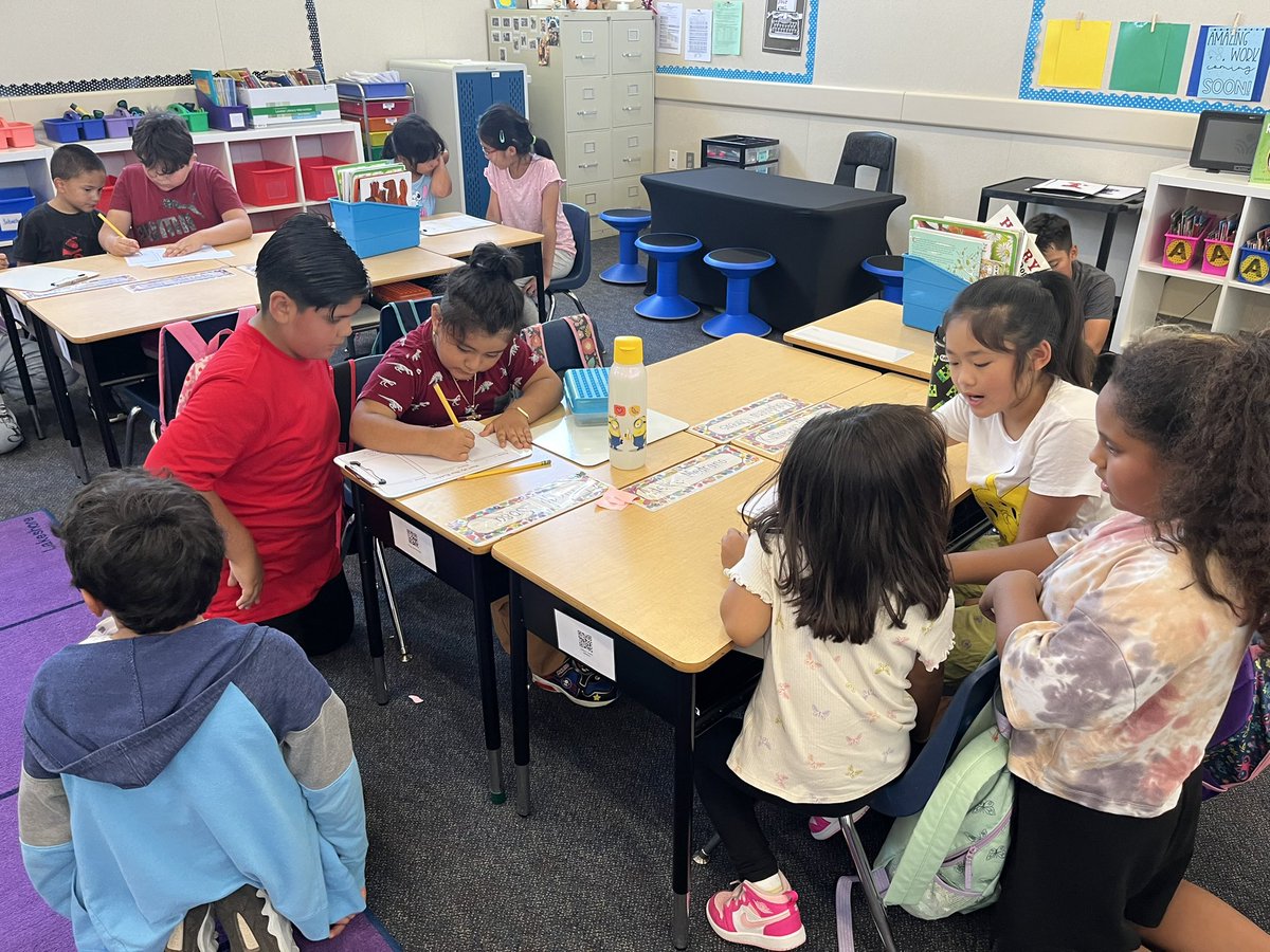 teachertbi's tweet photo. Our first #RascalBuddies day of the year! The 4th graders were excited to meet their kinder buddies! #RowlandRascals @micheleasprer https://t.co/MCJpnSktGf