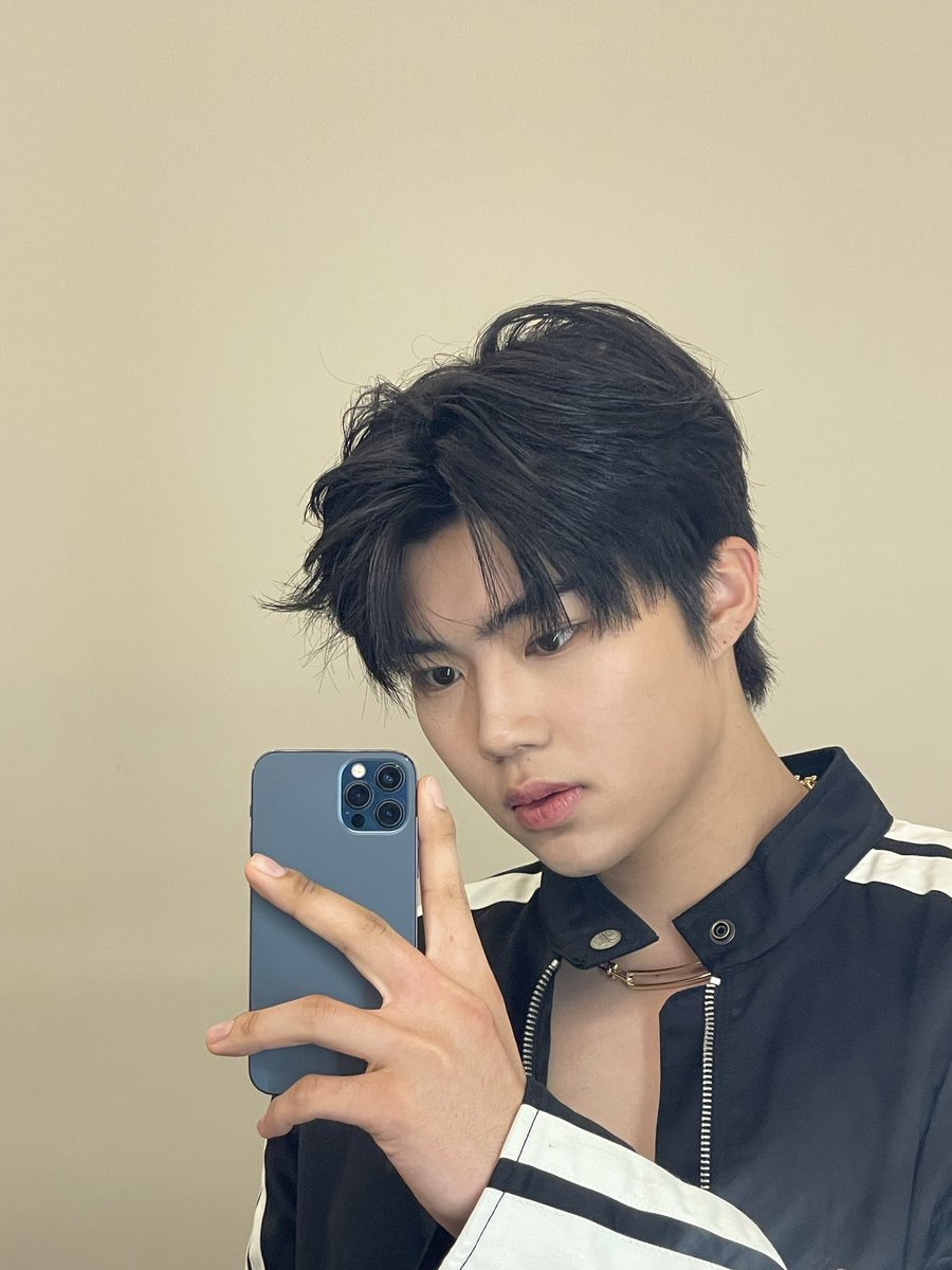 DOUBLEBASEONE_'s tweet photo. 💌 — MNET PLUS MESSAGE from #PARKGUNWOOK 

[TRANS] Hello (in aegyo) 

#ZB1 #ZEROBASEONE #ZB1ZONE #제로베이스원 @ZB1_official https://t.co/LVyZHIjgpk