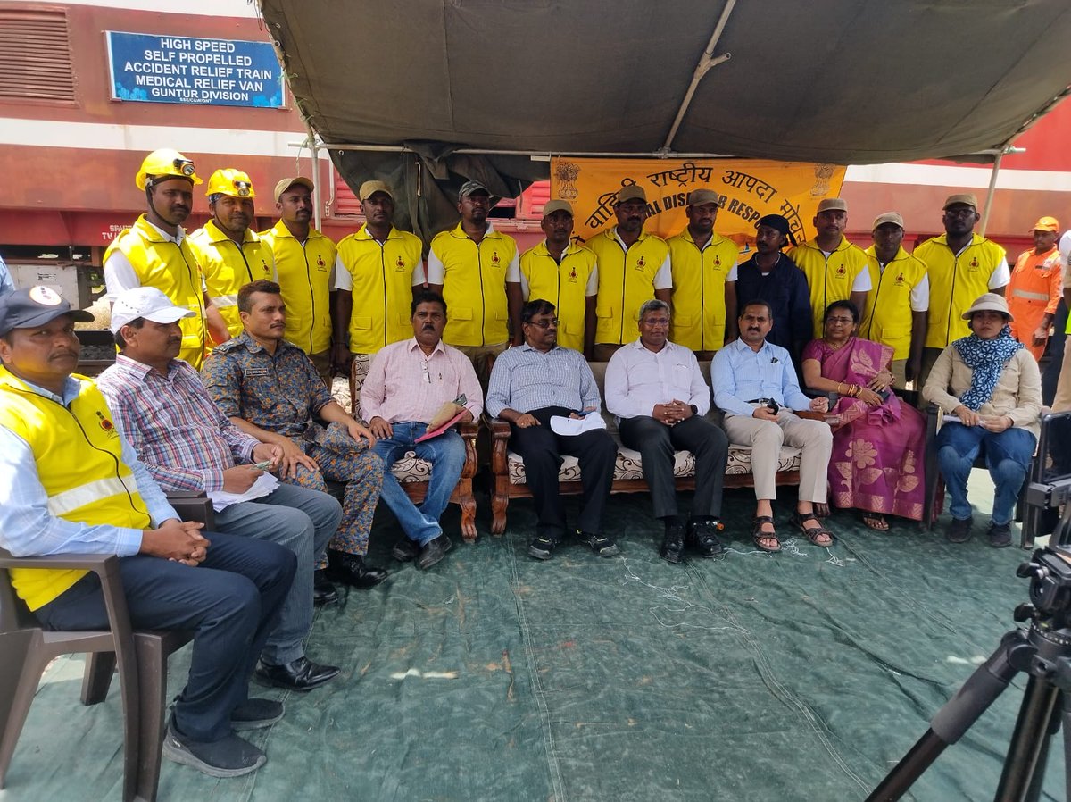 drmgnt's tweet photo. After Railway mock drill at Nallapadu on 25.8.23 https://t.co/qowL254p1o