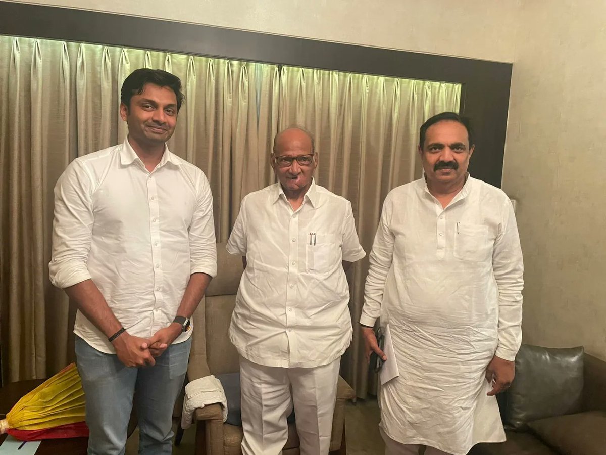 Prateek_J_Patil's tweet photo. काल कोल्हापूर येथील निर्धार सभेनंतर आदरणीय श्री. शरदचंद्र पवार साहेब यांच्यासोबत काही क्षण अनुभवले...

@PawarSpeaks @Jayant_R_Patil @NCPspeaks https://t.co/hTupR1IS8Y