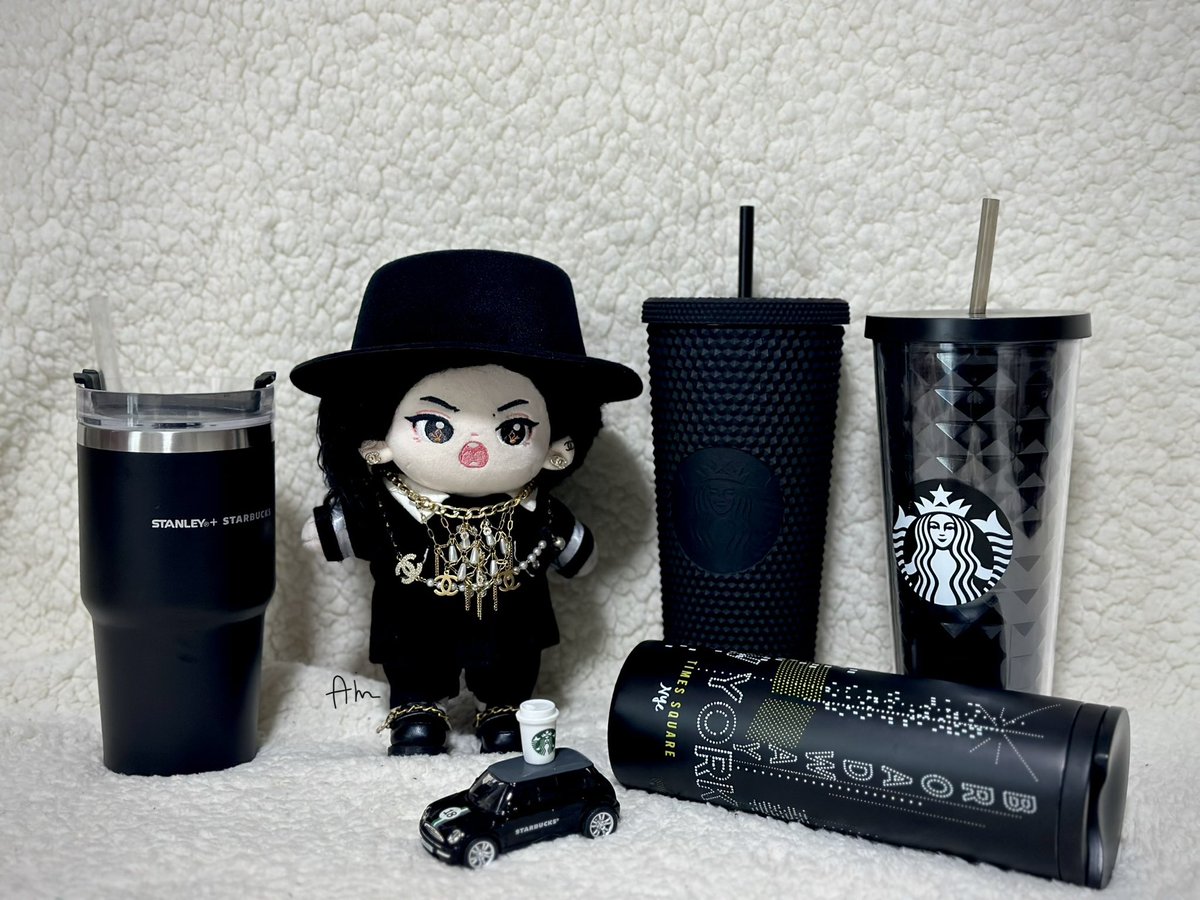 AiMlvlEe's tweet photo. 🖤All Black All Jai 🖤
ต้องให้พอสไปร์ทออกโรง จะเอาใบไปไปซื้อกาแฟ จิ้มเลยมี๊!!
#ดำไหนดำอี้ป๋อ ขอท่ดได้มั้ยล่ะที่แต่งแต่สีดำ ซ้ำๆ เครื่องประดับแน่นๆน่ะ ลุคนี้เป็นอีกลุคของป๋อที่ชอบมากกกก
#ChaAimKidz https://t.co/l3bUBw85k8