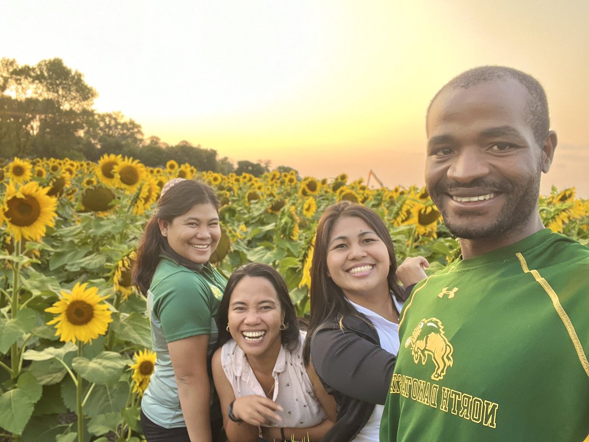 We’re in Langdon for #barley, but there’s always room for #sunflowers! 🌻 All set for tomorrow! <a href="/GlenroseB/">Glenrose B.</a> <a href="/JoanAsmilesUP/">Joan Acaso</a> <a href="/abrahamhangs/">HANGAMAISHO Abraham</a>