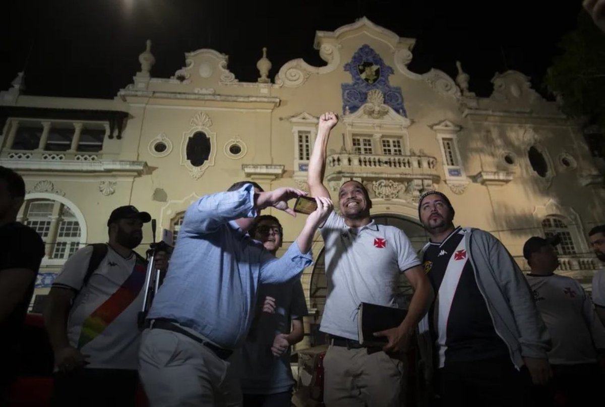 edneigomes11's tweet photo. 🏆🏆⚽💢 O Real Vasco da Gama não perde desde a oração do Cabo Daciolo.
#VascoDaGama #Vascao #Daciolo https://t.co/a4GCTcUKG9