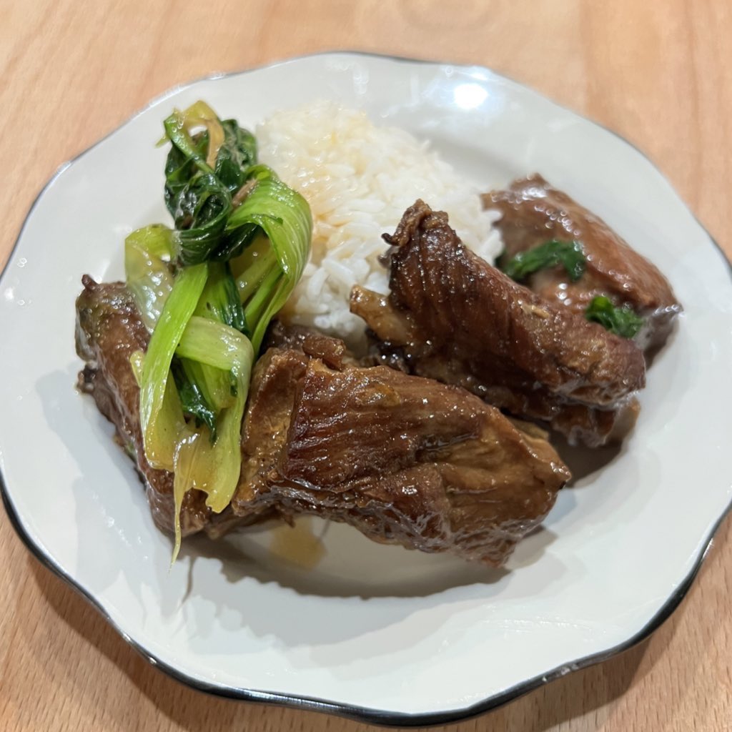 Lumpia Larry tweet media