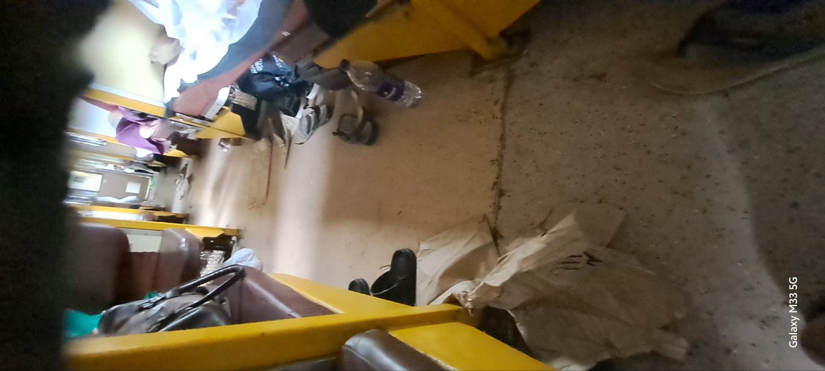 KumarPrakash118's tweet photo. train no 07696
B2 18  19  birth 
Villupuram se Secunderabad ke liye cal sham ko 7:30 baje se na hi koi clean Karne Wala Aaya Hai Na Koi spry Koi saaf Safai Nahin Hai https://t.co/4PavZ5eO40