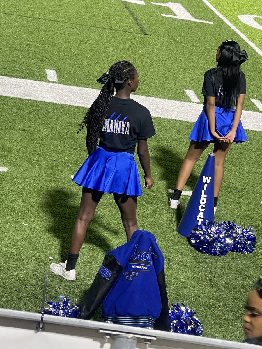 MsWHobbs's tweet photo. Friday night lights with my favorite @Dekaneywildcat cheerleader #GoBigBlue @SpringISD https://t.co/yBiORB41TF