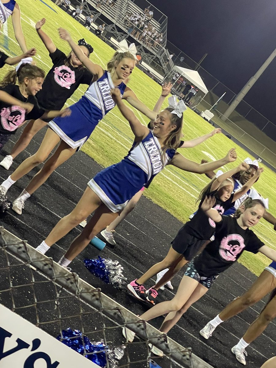 Molly_Capps's tweet image. Shoutout to @triton_high and @HarnettCoSchool for a special cheerleading night that the Capps girls loved!❤️ #FridayNightLights #GrandFinale #TheCappsFamily